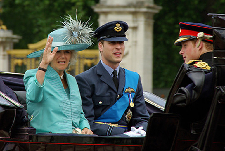 Üvey annesine kötü söz söyledi, tam sürgün oldu... Kolundan tuttukları gibi evinden kovdular... Artık geri dönüş yok
