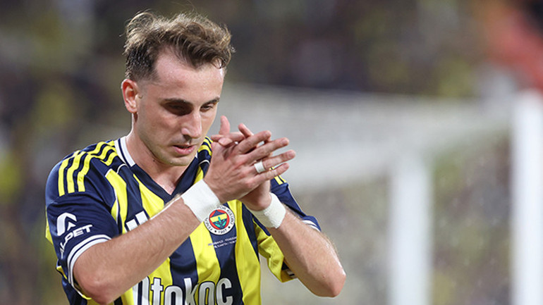 Kerem Aktürkoğlu basın toplantısında konuşurken