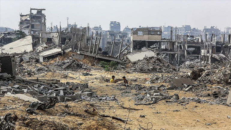 İsrailin Gazzeye saldırılarında 10 kişi öldürüldü