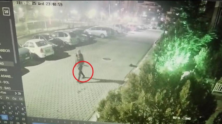 Boşanmamıza neden oldun deyip eski eşinin oturduğu siteyi tüfekle bastı