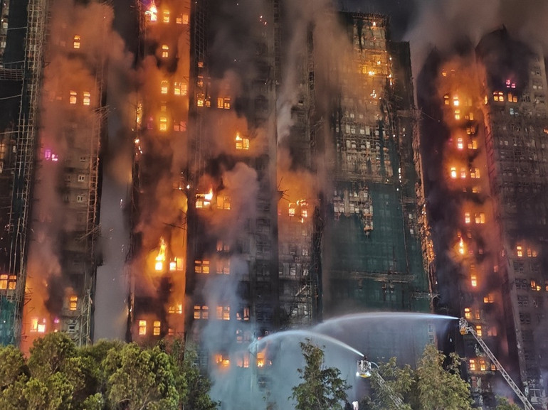 Hong Kongda dehşet anları: Ölüler ve mahsur kalanlar var