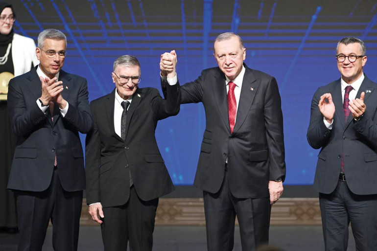 Törenden bir kare: Cumhurbaşkanı konuşma yaparken