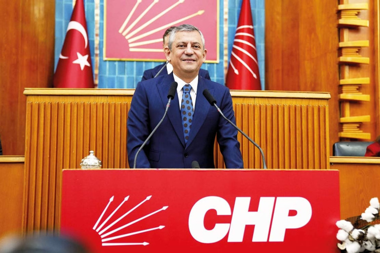 O pankart kurultay yolcusu