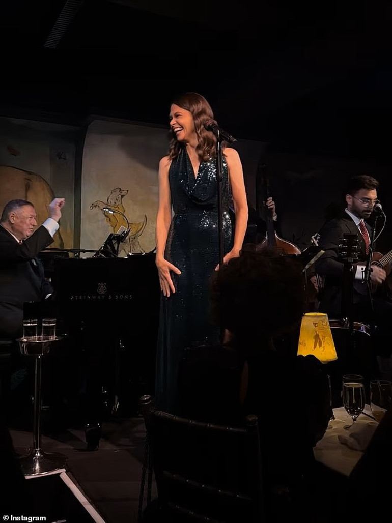 Uğruna karısını aldatıp 27 yıllık yuvasını yıkmıştı… Yasak aşkını dünyaya ilan etti… Benim büyülü sevgilim