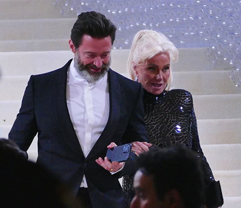 Uğruna karısını aldatıp 27 yıllık yuvasını yıkmıştı… Yasak aşkını dünyaya ilan etti… Benim büyülü sevgilim