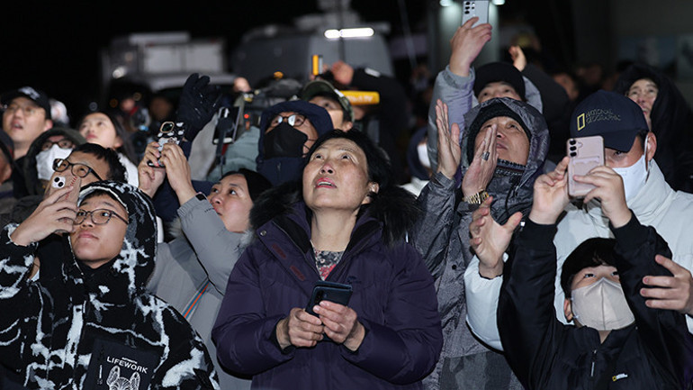 Güney Kore, 13 uydu taşıyan Nuri roketini fırlattı