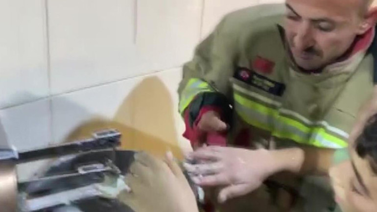 Çocuğun elinin hamur karıştırma makinesine sıkışması