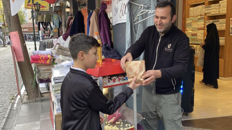 Müşteri çekebilmek ilginç bir yöntem buldu: Her gün 20 kilo dağıtıyor Bu işin bize aylık maliyeti yaklaşık 90 bin TL