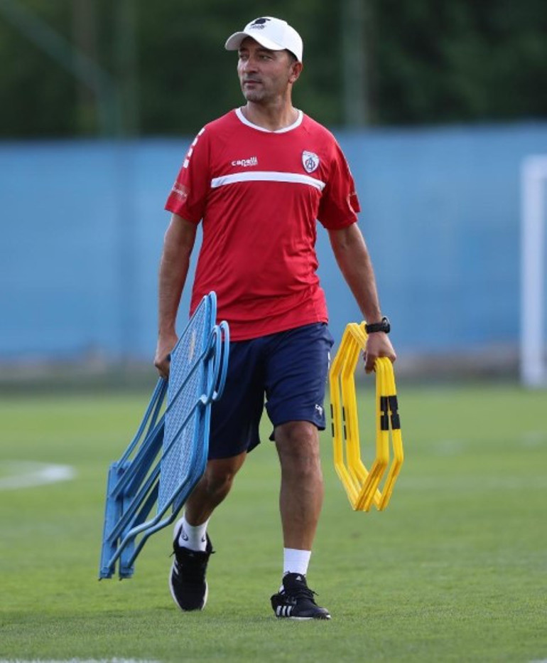 5 kardeşin her biri farklı şehirde aynı işi yapıyor | Bir araya gelemiyoruz, annem bazen kızıyor