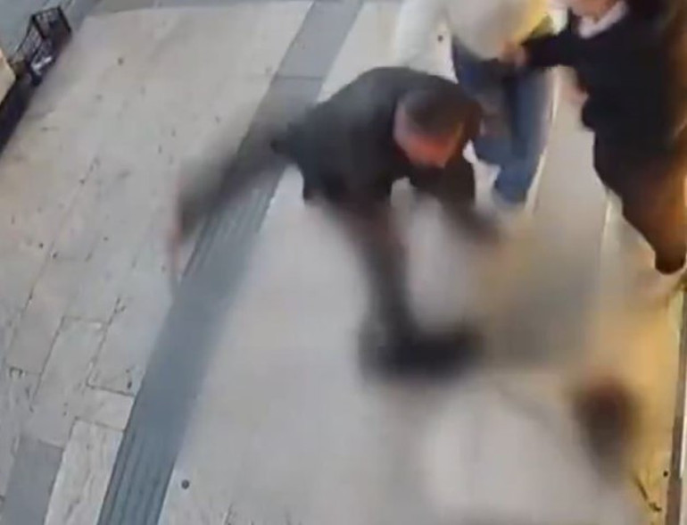 Esnafın müdahalesi sonrası saldırganın durdurulması