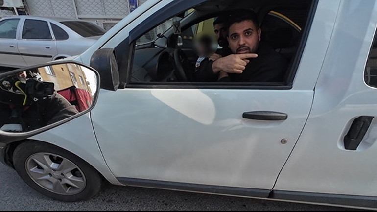 Trafikte tartışma kavgaya döndü, keserle saldırı