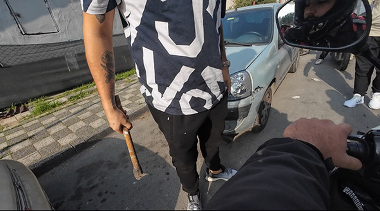 Çevredekiler müdahale etmeye çalıştı