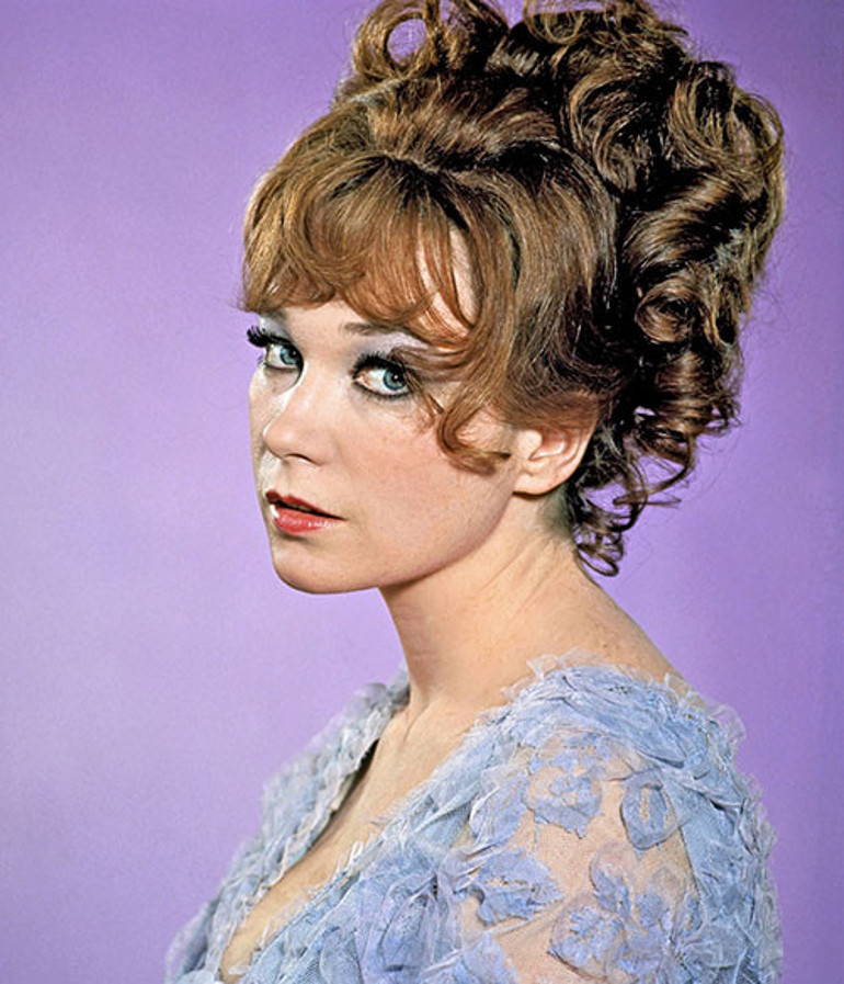 Vaktiyle tek evladını da dostlarını da elinin tersiyle itti... Huysuzluğun bedeli ağır oldu: Efsane oyuncu sokaklarda sıcak bir sohbet arıyor