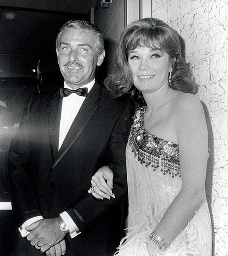 Vaktiyle tek evladını da dostlarını da elinin tersiyle itti... Huysuzluğun bedeli ağır oldu: Efsane oyuncu sokaklarda sıcak bir sohbet arıyor