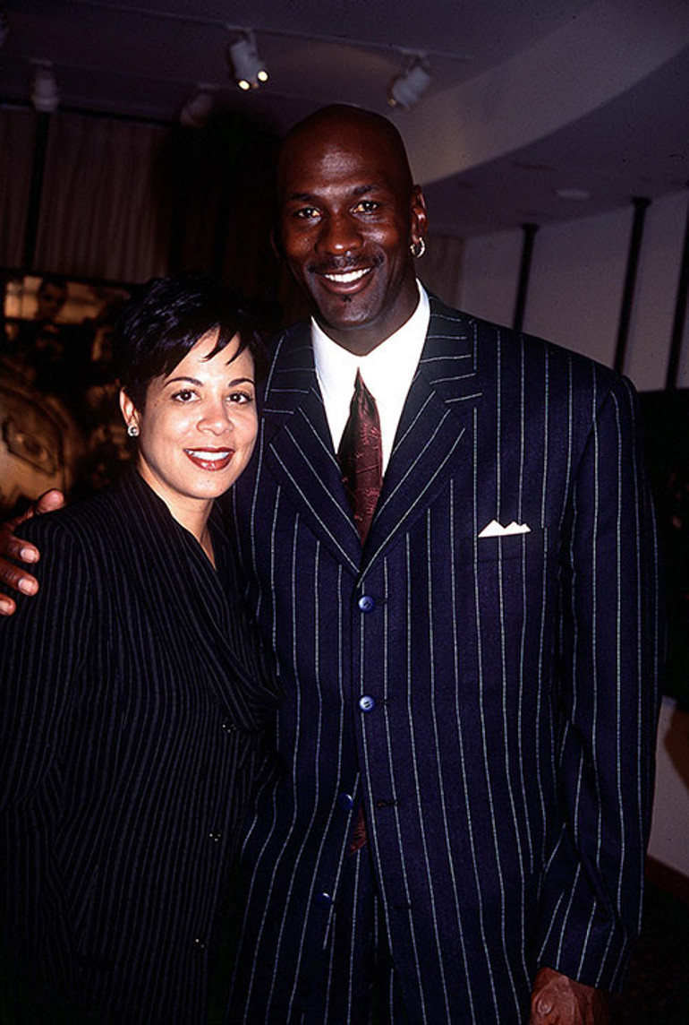 Arkadaşı borç vermese okuldan atılacaktı... Şimdi milyarder eski kocasının parasıyla lüks hayat yaşıyor