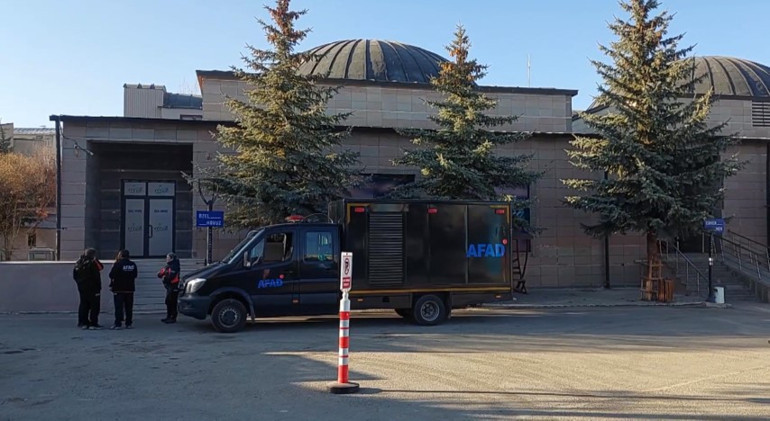 Okulda sülfür gazı alarmı: Eğitime ara verildi