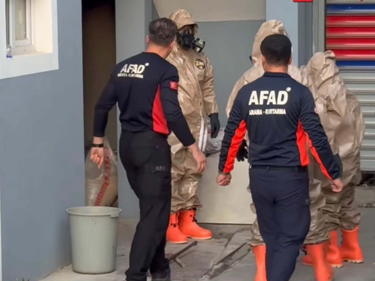 Ekiplerin olay yerindeki incelemeleri