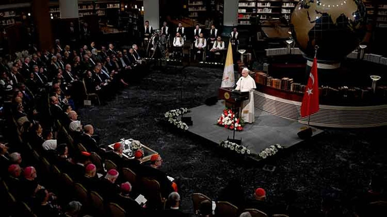 Papa, dünyanın en büyük üçüncü kütüphanesinde konuştu... Cihannüma Salonu’ndaki tarihi buluşma geniş yankı uyandırdı