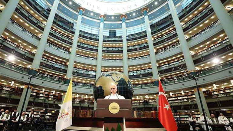 Papa, dünyanın en büyük üçüncü kütüphanesinde konuştu... Cihannüma Salonu’ndaki tarihi buluşma geniş yankı uyandırdı