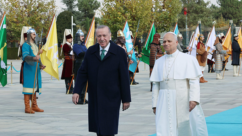 Papa Leonun ziyaretinde İyi Çoban sürprizi: Cumhurbaşkanı Erdoğandan tarihi hediye