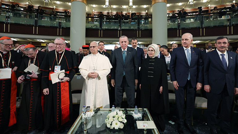 Papa Leonun ziyaretinde İyi Çoban sürprizi: Cumhurbaşkanı Erdoğandan tarihi hediye