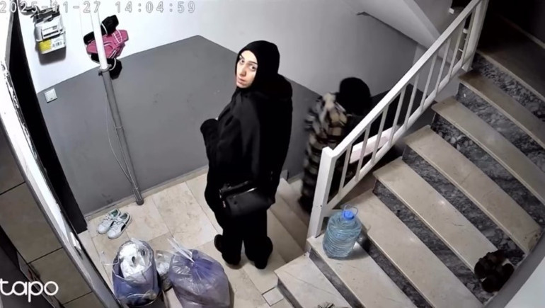 Ev sahibi kameradan seslendi Neye uğradıklarını şaşırdılar, apar topar kaçtılar