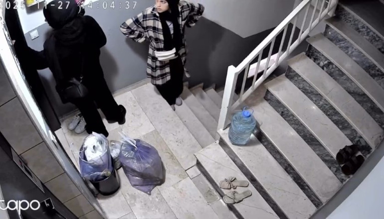 Ev sahibi kameradan seslendi Neye uğradıklarını şaşırdılar, apar topar kaçtılar