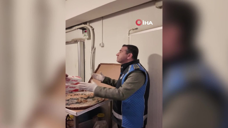 Bunu da gördük Börekçinin deposundaki ürün pes dedirtti... Zabıta müdüründen sert tepki
