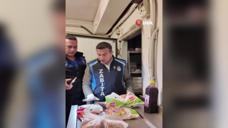 Bunu da gördük Börekçinin deposundaki ürün pes dedirtti... Zabıta müdüründen sert tepki