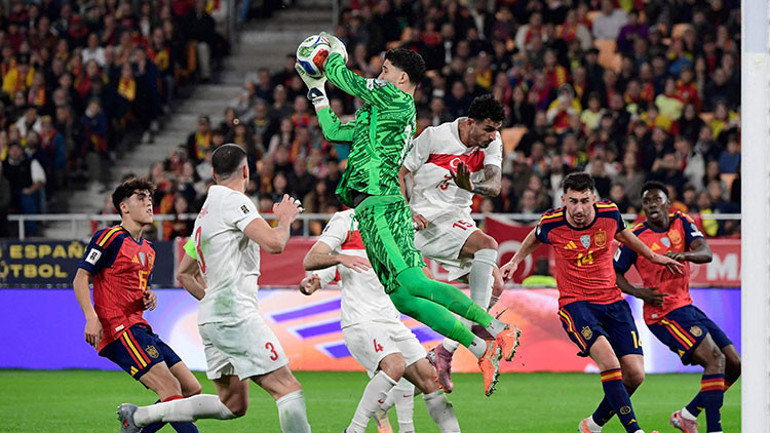 Altay Bayındır, Beşiktaşın transfer listesine girdi