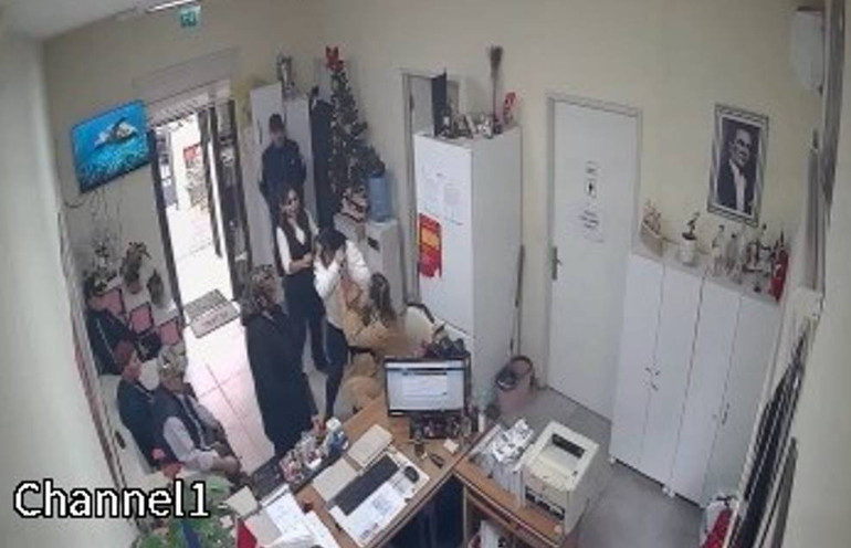  Saçından tutup saldırdı