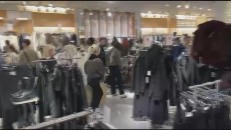 İstanbulda mağazalarda Efsane Cuma yoğunluğu