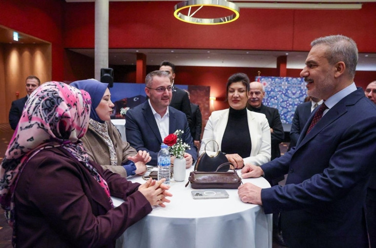 Dışişleri Bakanı Hakan Fidan Almanyada yaşayan Türklerle bir araya geldi