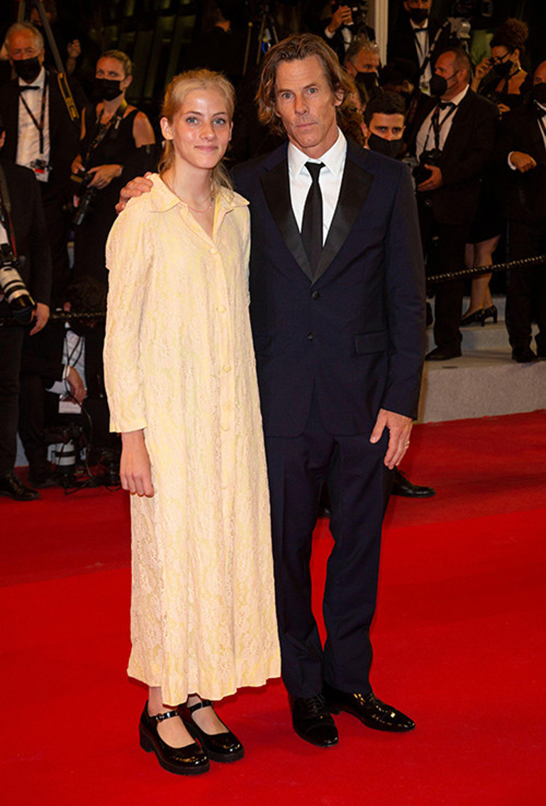 Çok ünlü bir aşkın ilk bebekleri oldular... Bir zamanlar 1 yaşında, şimdi 21... İyi ki doğdunuz canlarım