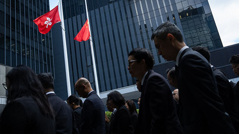 Hong Kongda 3 günlük yas: 128 ölü, 200 kayıp