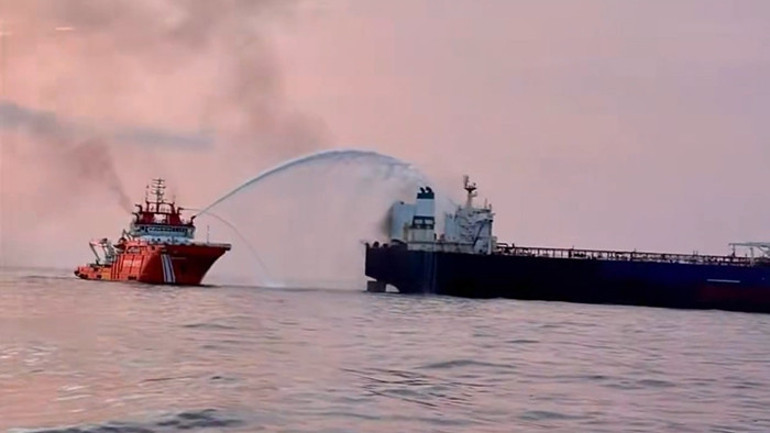 Son dakika haberi... Karadenizde iki gemide patlama meydana gelmişti Ukrayna gemiye saldırı anını paylaştı