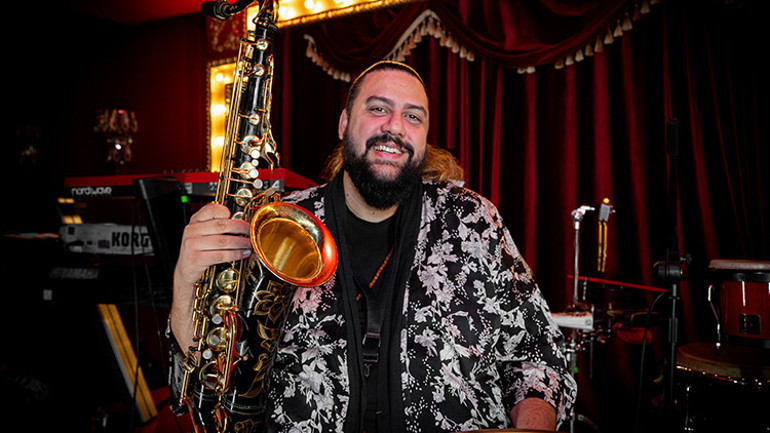 ÖZEL RÖPORTAJ || Anıl Şallıel ve Arkadaşları ile müzik ziyafeti başlıyor 12 kişilik ünlüler geçidi...