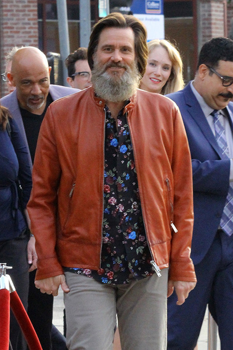 Sinemanın gülen ve güldüren yüzüydü... Bir genç ölüm hayatını değiştirdi... Artık sahte bir isimle geçmişinden saklanıyor