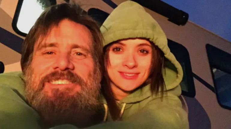 Sinemanın gülen ve güldüren yüzüydü... Bir genç ölüm hayatını değiştirdi... Artık sahte bir isimle geçmişinden saklanıyor