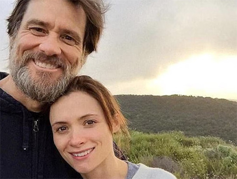 Sinemanın gülen ve güldüren yüzüydü... Bir genç ölüm hayatını değiştirdi... Artık sahte bir isimle geçmişinden saklanıyor