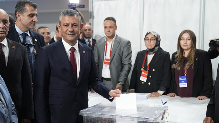 CHP 39. Olağan Kurultayı... Özgür Özel yeniden genel başkan seçildi | Kılıçdaroğluna arınma yanıtı