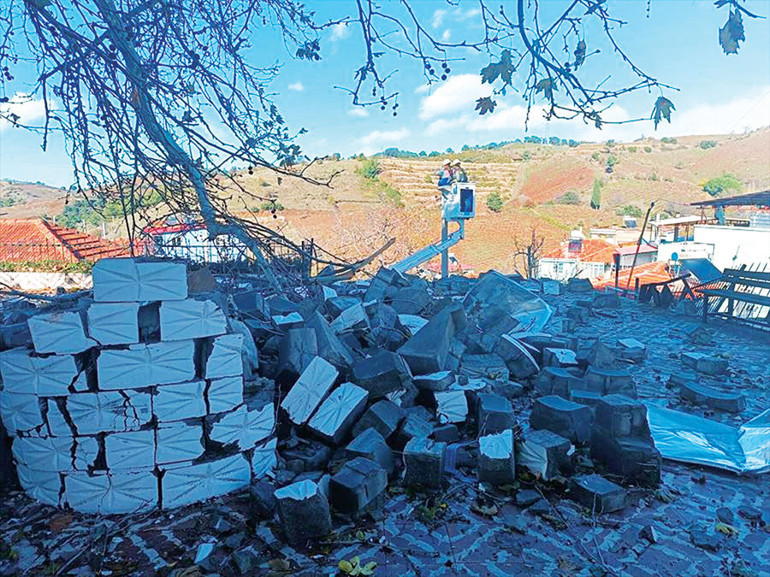 İzmir'de sağanak sonrası su baskını