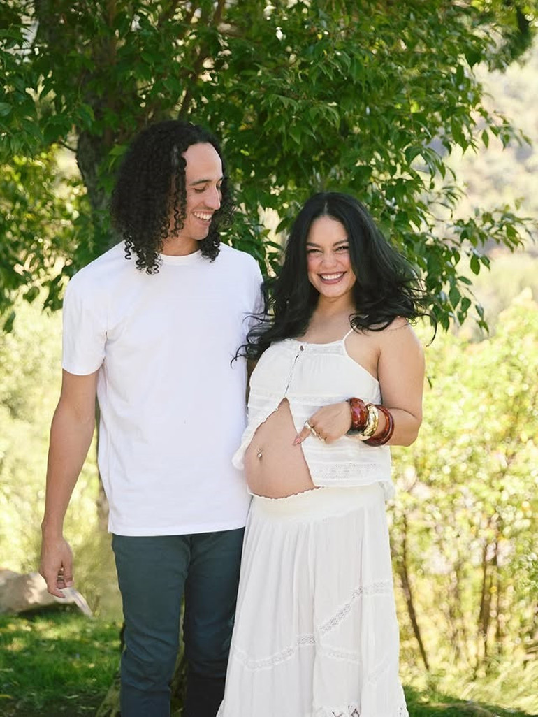 Ünlü oyuncu anne oldu… Evliliğin ikinci yılı dolmadan ikinci bebek geldi