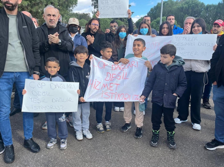 Buca Mustafa Kemal Mahallesi'nde çöp şantiyesi önünde eylem