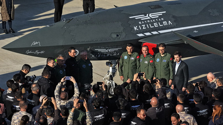 Yabancı basında KIZILELMA övgüsü Türkiye tarih yazarken dünya şaşkınlıkla izledi