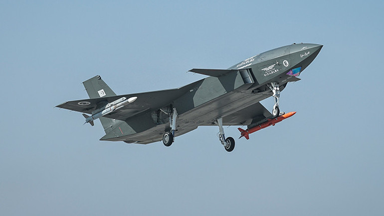 Yabancı basında KIZILELMA övgüsü Türkiye tarih yazarken dünya şaşkınlıkla izledi