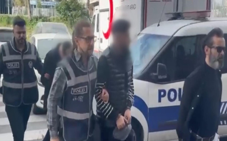 Sarıyer’de rezidanstaki daireye operasyon: Uyuşturucu ve silah çıktı; 2 şüpheli tutuklandı
