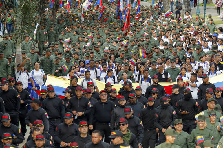 Trump Maduroyu aradı: Venezuelayı terk et talebi