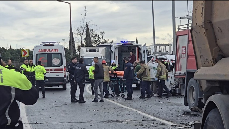 Kaza sonrası kurtarma ekiplerinin çalışması