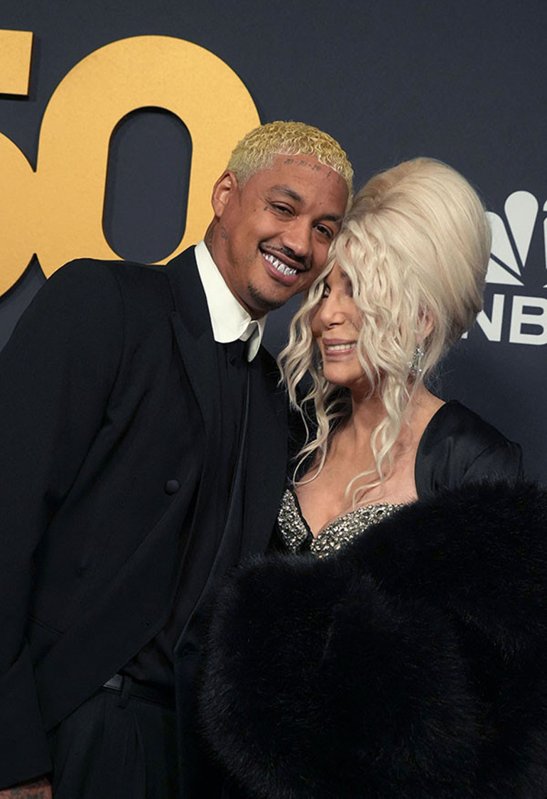 Kendinden 40 yaş küçük sevgilisine sırılsıklam aşık… Ona ‘gizli kaçamaklar’ için izin vermiş: Bana duyurmadan ne istersen yap